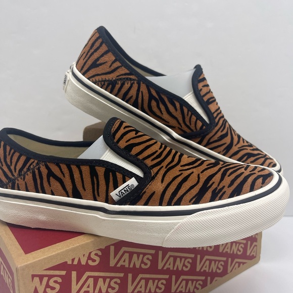 Vans Women’s Slip-On Sf
(Animal Stripes) Black/Marshmallow Sneakers 
VN0A5HYQ9ZY - Picture 7 of 16